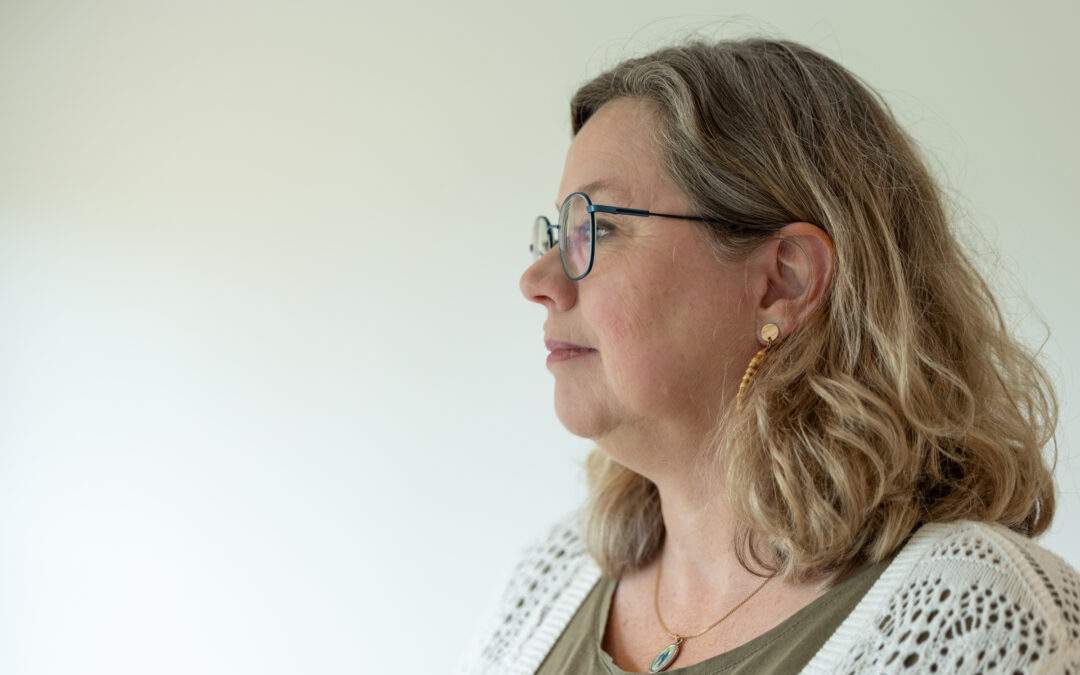 Danielle Bossewinkel in haar praktijk